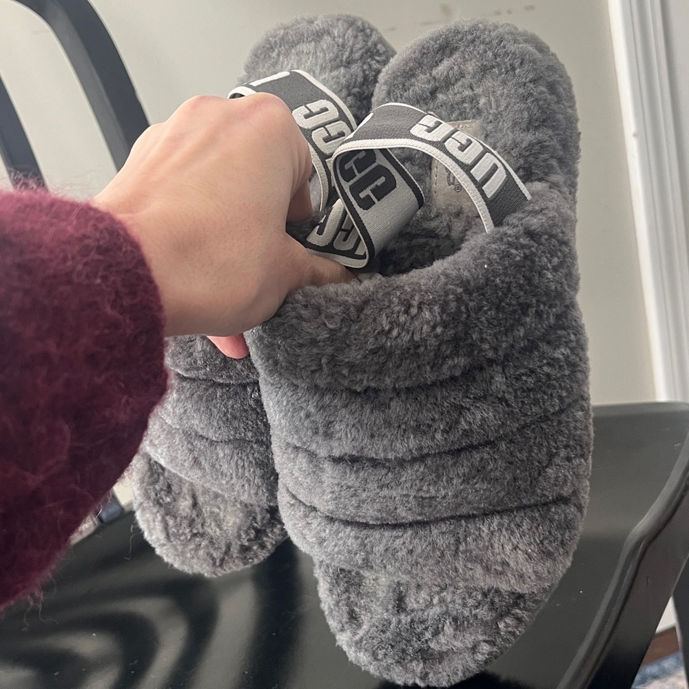 UGG Slippers - Picture 4 of 5